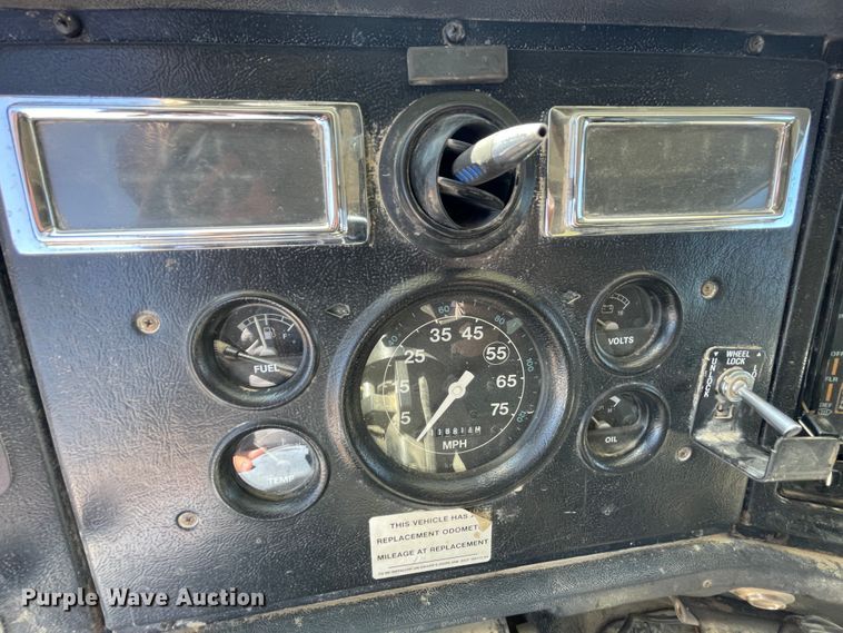 image for item IR9756 1996 Ford LT8000  dump truck