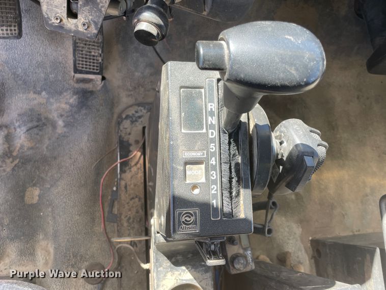 image for item IR9756 1996 Ford LT8000  dump truck