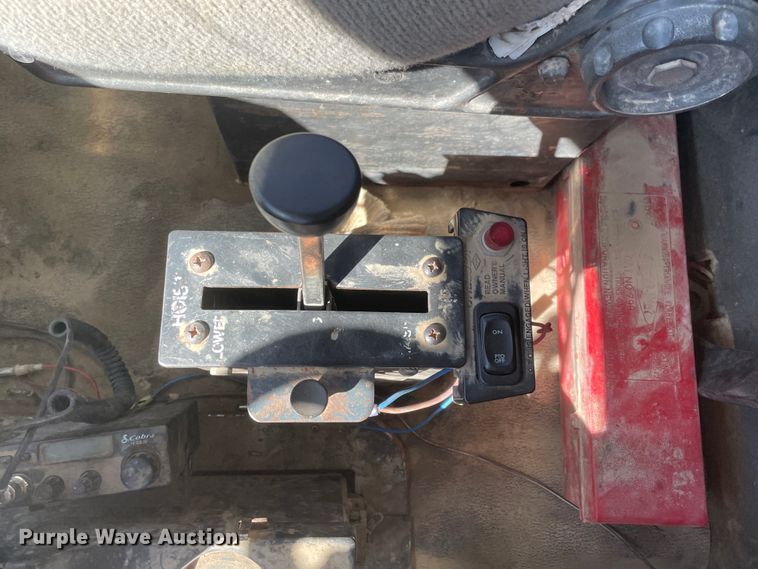 image for item IR9756 1996 Ford LT8000  dump truck