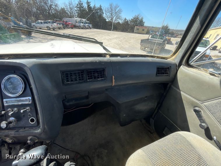 image for item IR9756 1996 Ford LT8000  dump truck