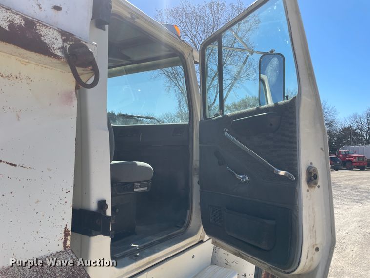 image for item IR9756 1996 Ford LT8000  dump truck