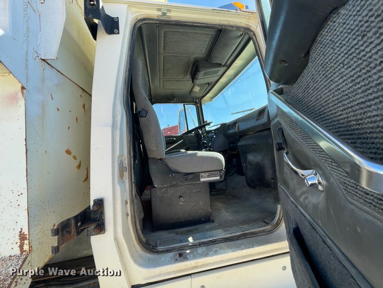 image for item IR9756 1996 Ford LT8000  dump truck