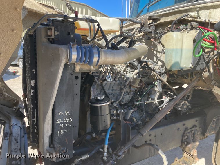 image for item IR9756 1996 Ford LT8000  dump truck