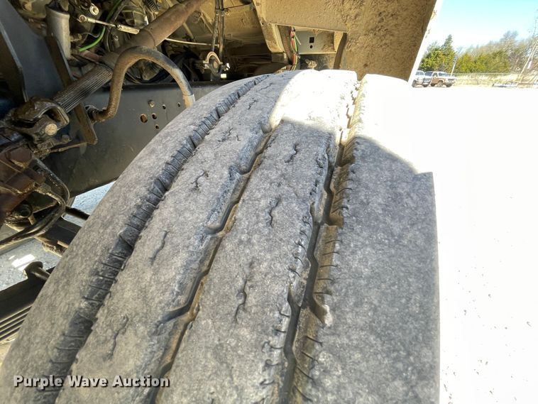 image for item IR9756 1996 Ford LT8000  dump truck