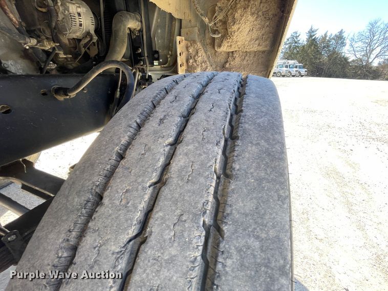 image for item IR9756 1996 Ford LT8000  dump truck