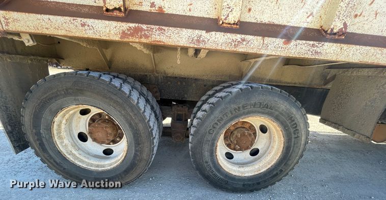 image for item IR9756 1996 Ford LT8000  dump truck