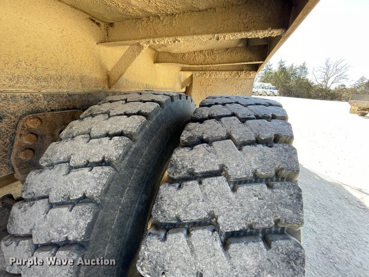 image for item IR9756 1996 Ford LT8000  dump truck