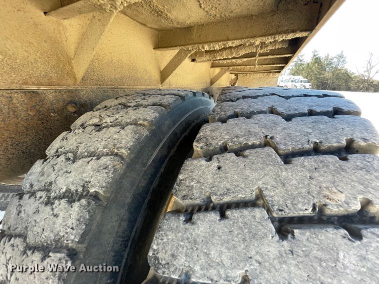 image for item IR9756 1996 Ford LT8000  dump truck