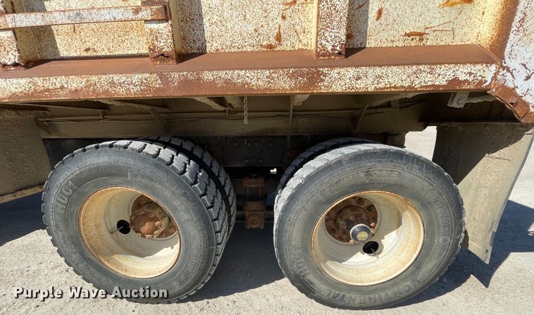 image for item IR9756 1996 Ford LT8000  dump truck