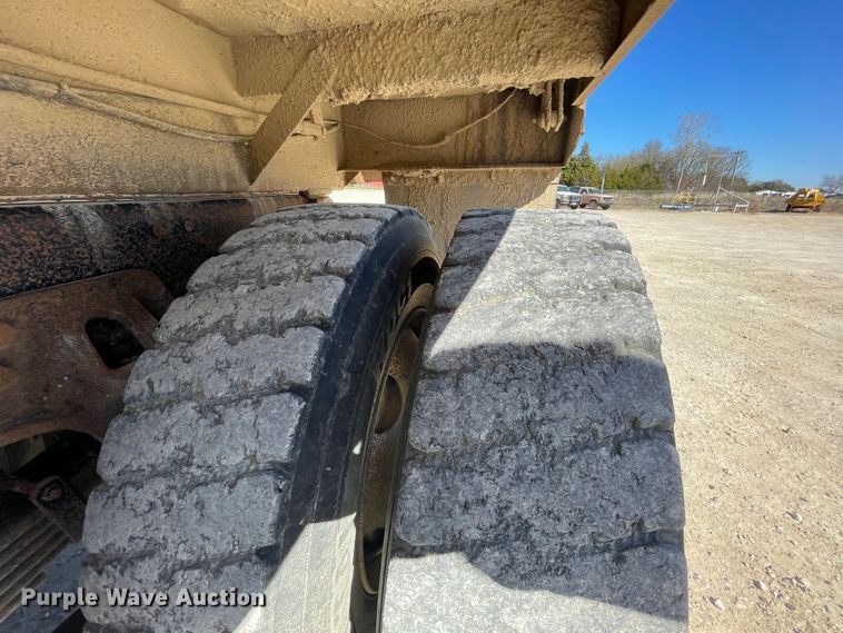 image for item IR9756 1996 Ford LT8000  dump truck