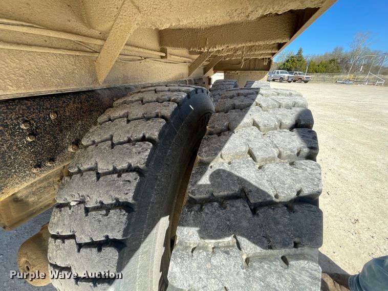 image for item IR9756 1996 Ford LT8000  dump truck