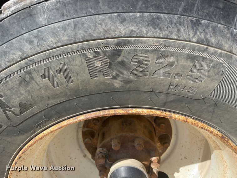 image for item IR9756 1996 Ford LT8000  dump truck