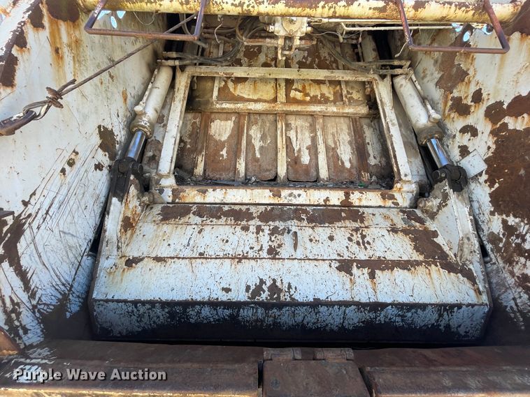 image for item IR9757 2007 Sterling Acterra  refuse truck