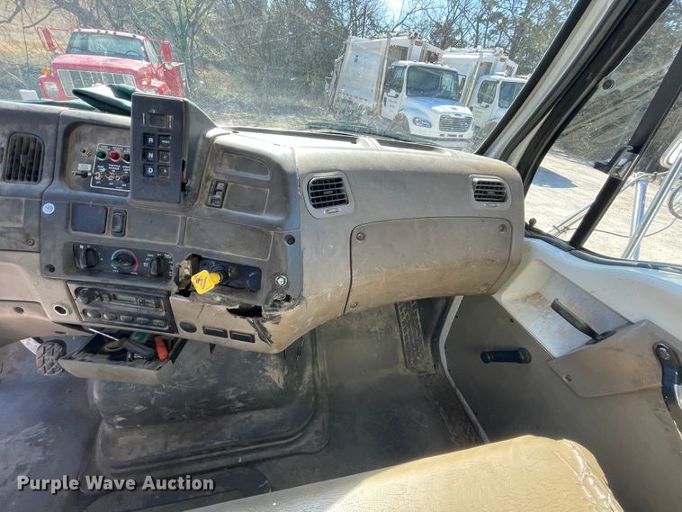 image for item IR9757 2007 Sterling Acterra  refuse truck