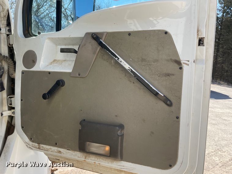 image for item IR9757 2007 Sterling Acterra  refuse truck