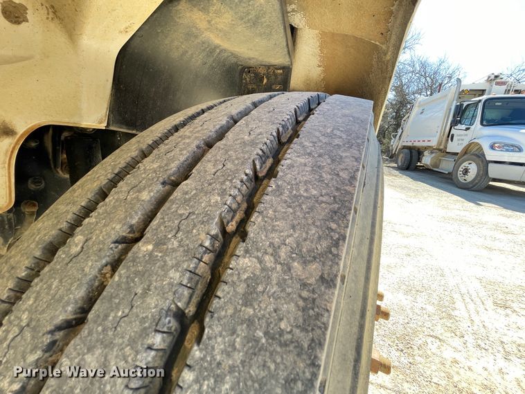 image for item IR9757 2007 Sterling Acterra  refuse truck