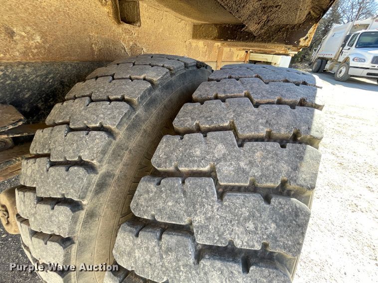 image for item IR9757 2007 Sterling Acterra  refuse truck