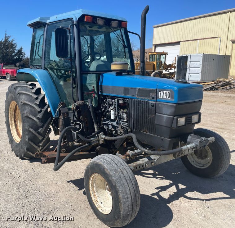 image for item IR9758 1997 New Holland 7740  tractor