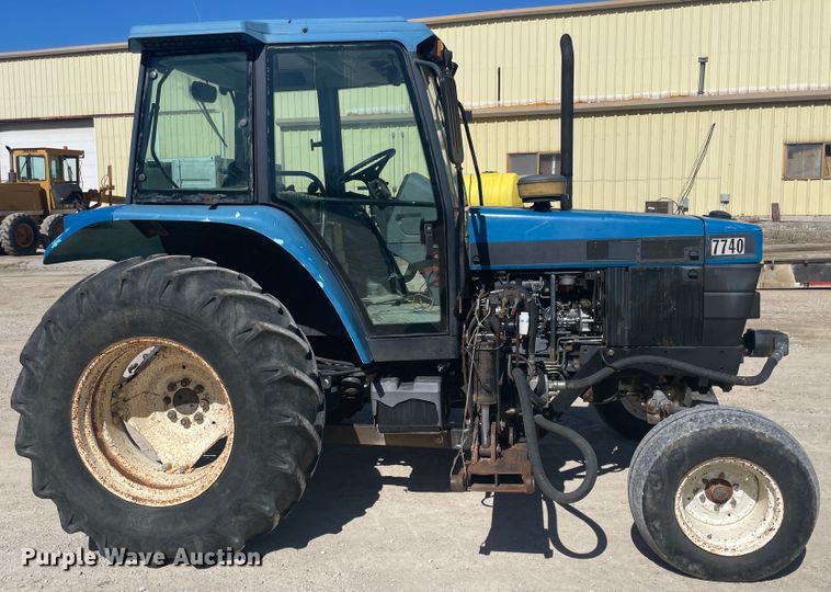 image for item IR9758 1997 New Holland 7740  tractor