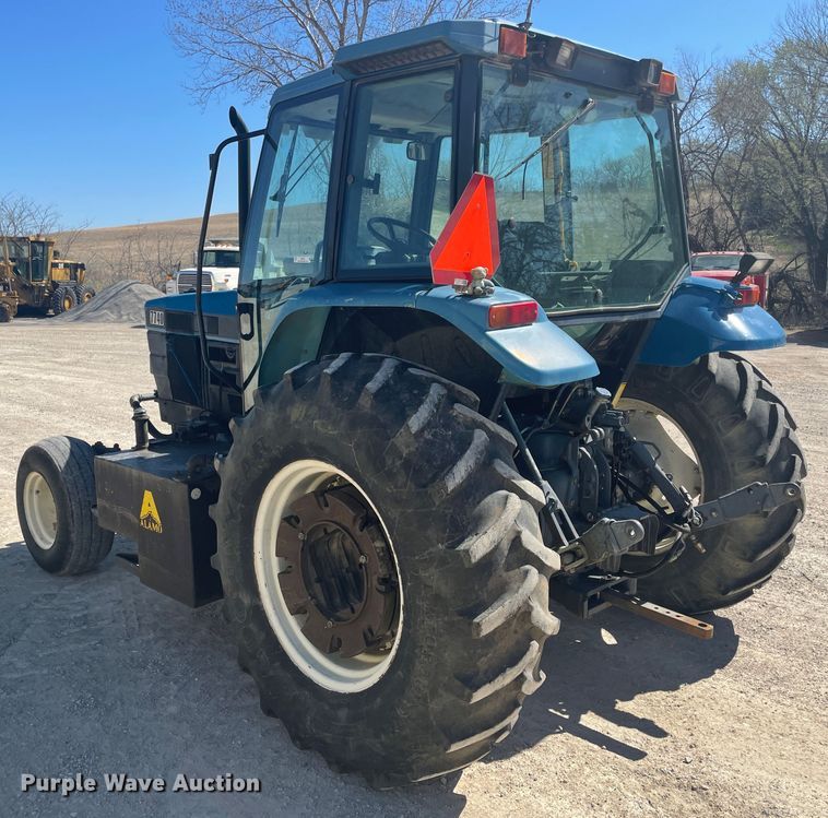 image for item IR9758 1997 New Holland 7740  tractor