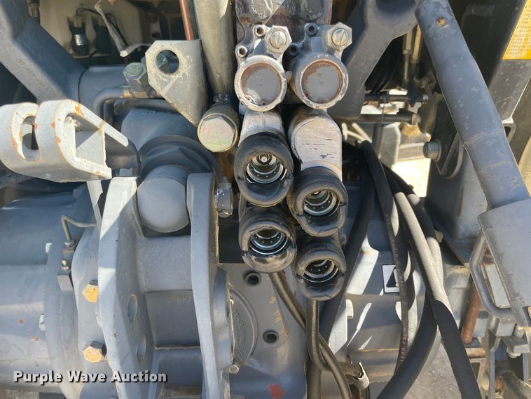 image for item IR9758 1997 New Holland 7740  tractor