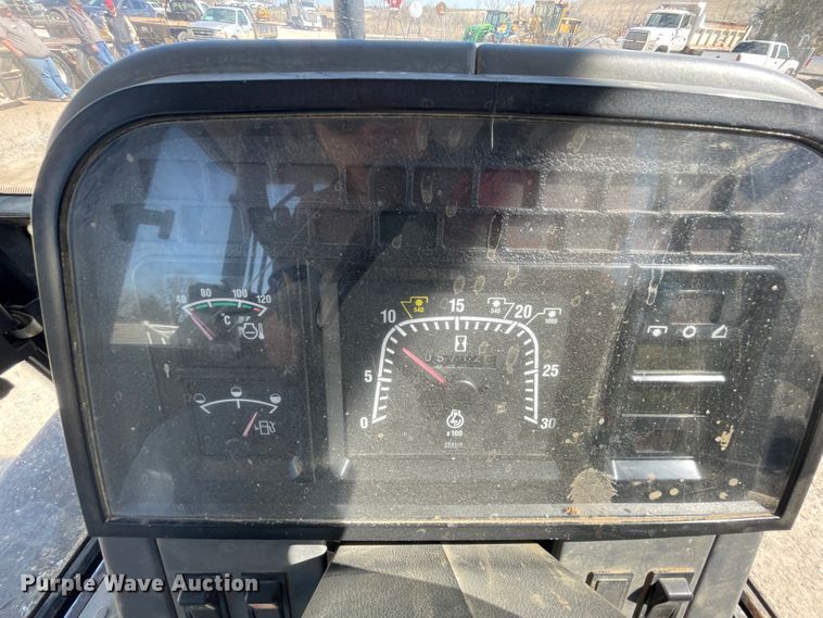 image for item IR9758 1997 New Holland 7740  tractor