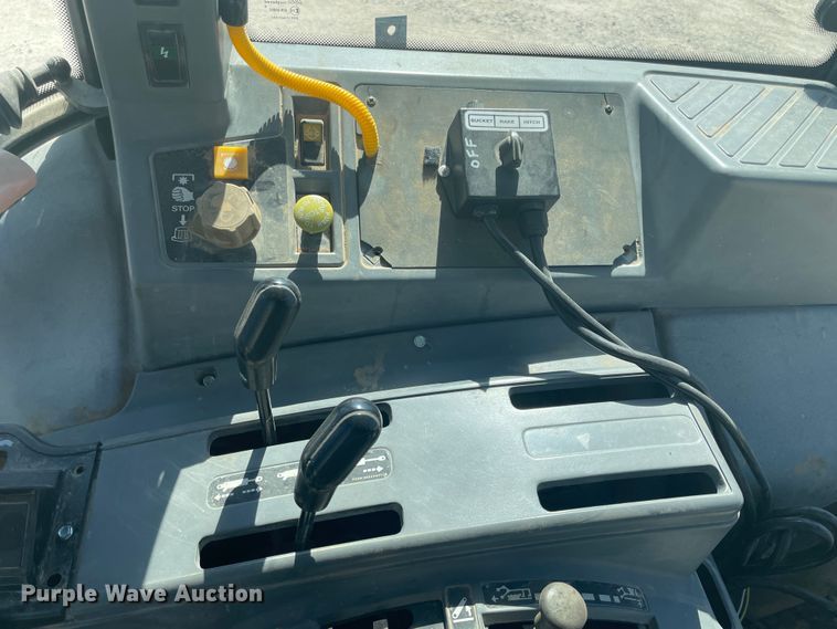 image for item IR9758 1997 New Holland 7740  tractor