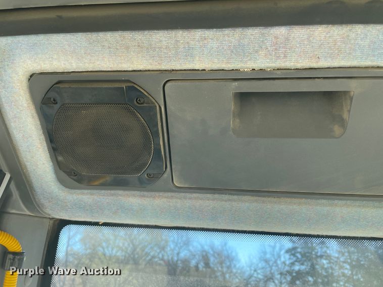 image for item IR9758 1997 New Holland 7740  tractor