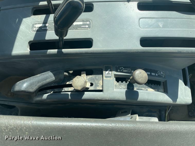 image for item IR9758 1997 New Holland 7740  tractor