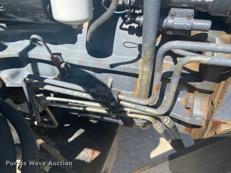 image for item IR9758 1997 New Holland 7740  tractor