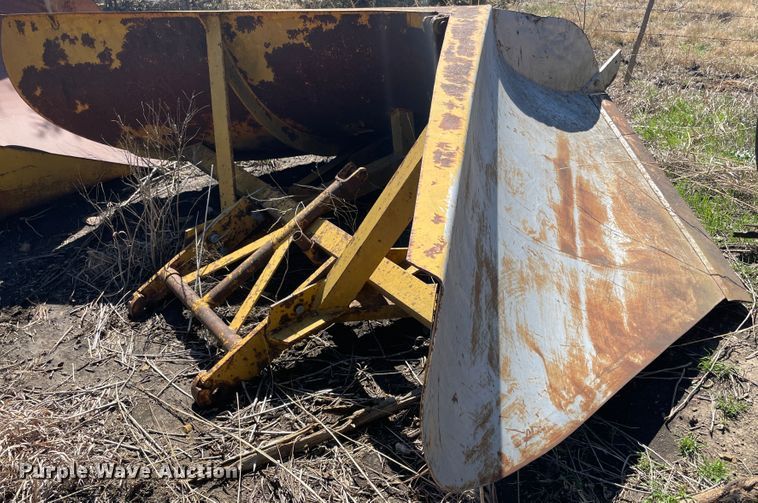 image for item IR9761 Balderson BV10 124"W snow plow