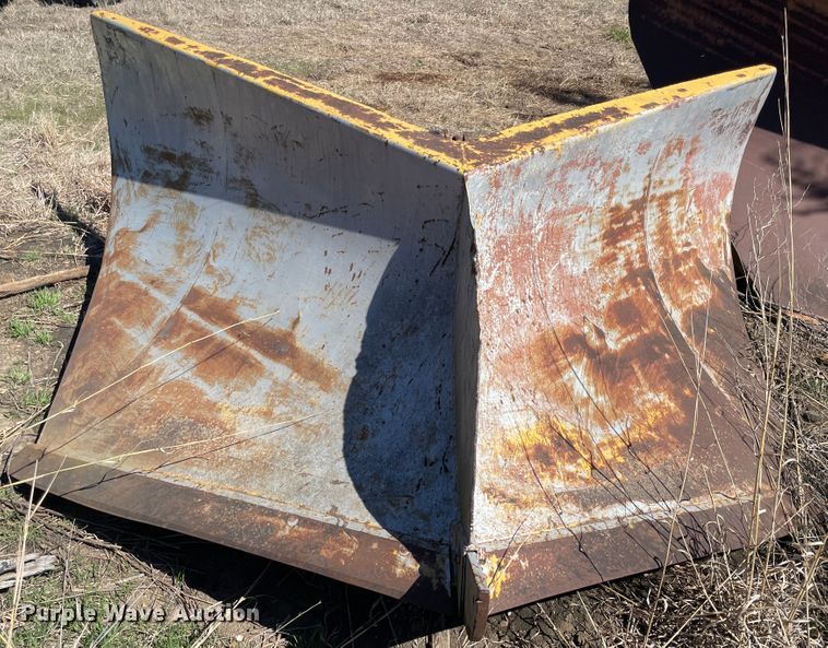 image for item IR9761 Balderson BV10 124"W snow plow