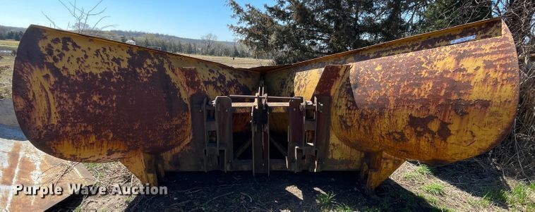 image for item IR9762 130"W snow plow