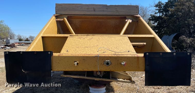 image for item IR9766 1981 1827BD bottom dump trailer