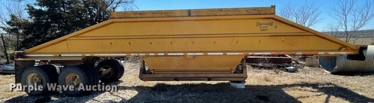 image for item IR9766 1981 1827BD bottom dump trailer