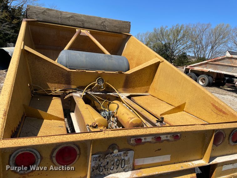 image for item IR9766 1981 1827BD bottom dump trailer