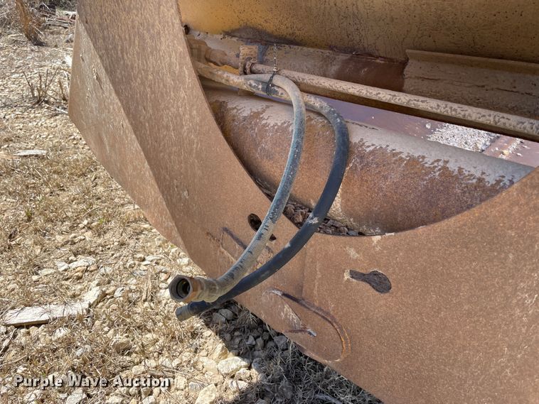 image for item IR9766 1981 1827BD bottom dump trailer