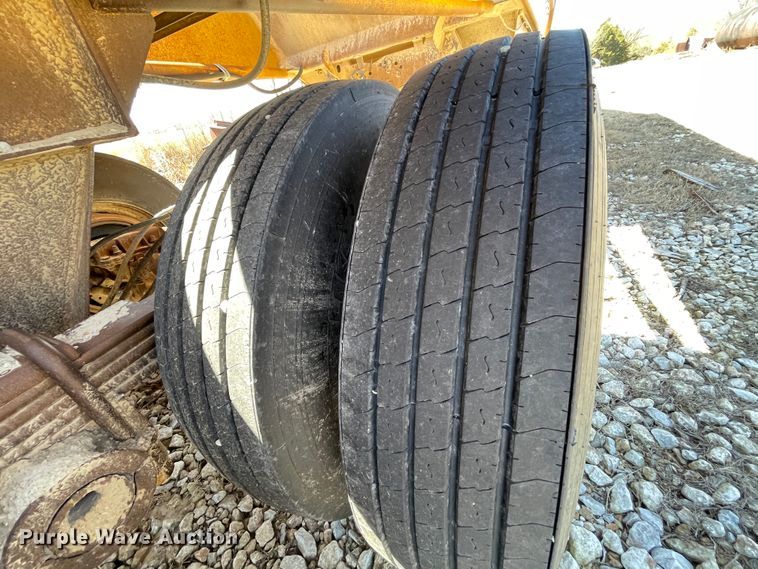 image for item IR9766 1981 1827BD bottom dump trailer