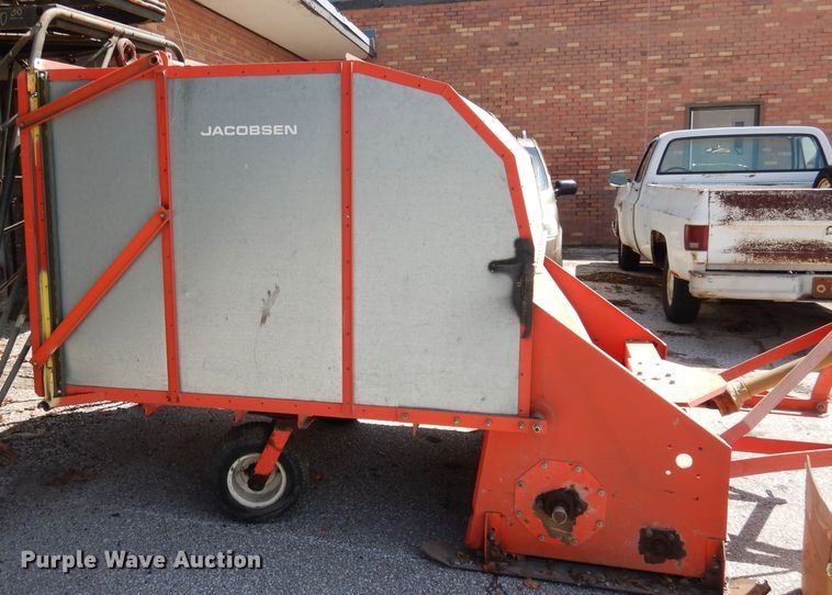 Jacobsen 720 turf sweeper in Osawatomie, KS Item IS9497 sold Purple Wave