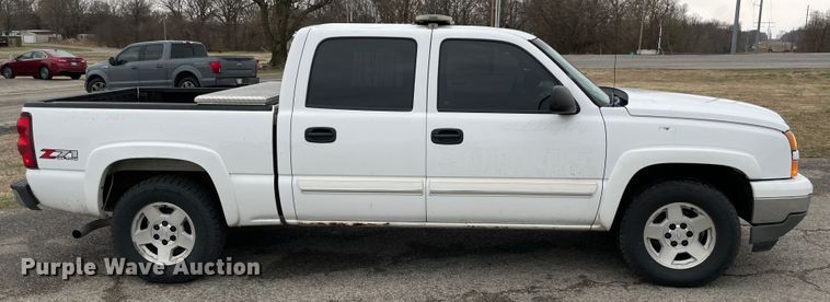 image for item IU9305 2007 Chevrolet Silverado 1500  Crew Cab pickup truck