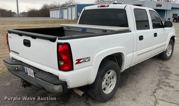 image for item IU9305 2007 Chevrolet Silverado 1500  Crew Cab pickup truck