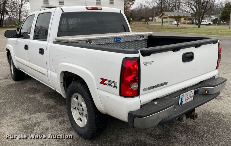image for item IU9305 2007 Chevrolet Silverado 1500  Crew Cab pickup truck
