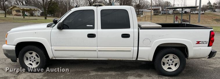 image for item IU9305 2007 Chevrolet Silverado 1500  Crew Cab pickup truck