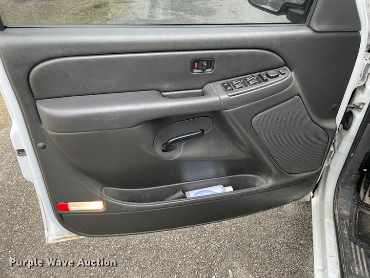 image for item IU9305 2007 Chevrolet Silverado 1500  Crew Cab pickup truck