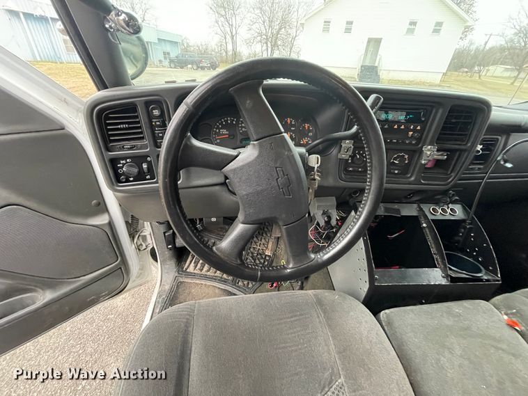 image for item IU9305 2007 Chevrolet Silverado 1500  Crew Cab pickup truck