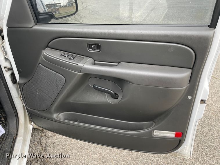 image for item IU9305 2007 Chevrolet Silverado 1500  Crew Cab pickup truck