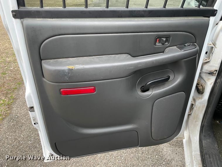 image for item IU9305 2007 Chevrolet Silverado 1500  Crew Cab pickup truck