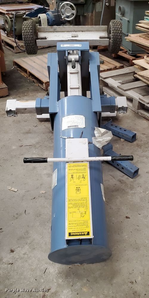 OTC pneumatic floor jack in Salina, KS Item IX9083 sold Purple Wave