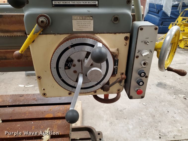 image for item IX9115 1974 Giddings & Lewis Bickford Chipmaster radial drill