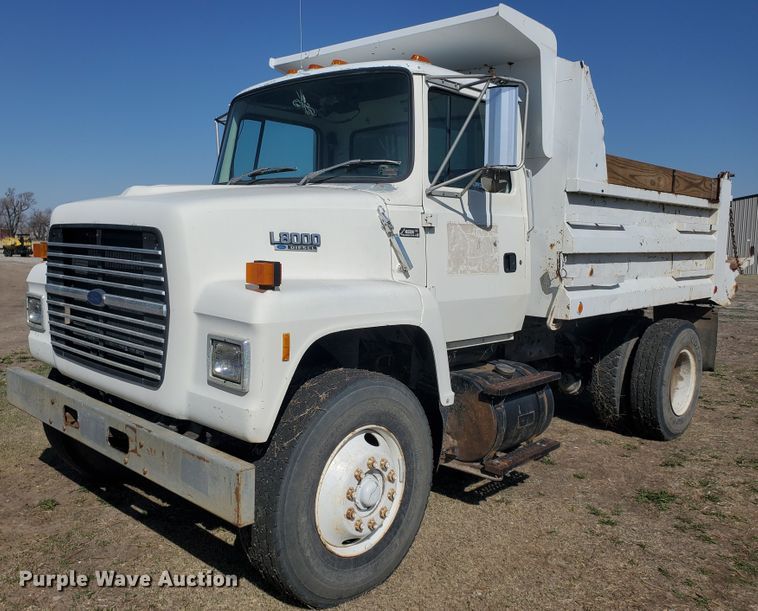 image for item IX9150 1992 Ford L8000  dump truck
